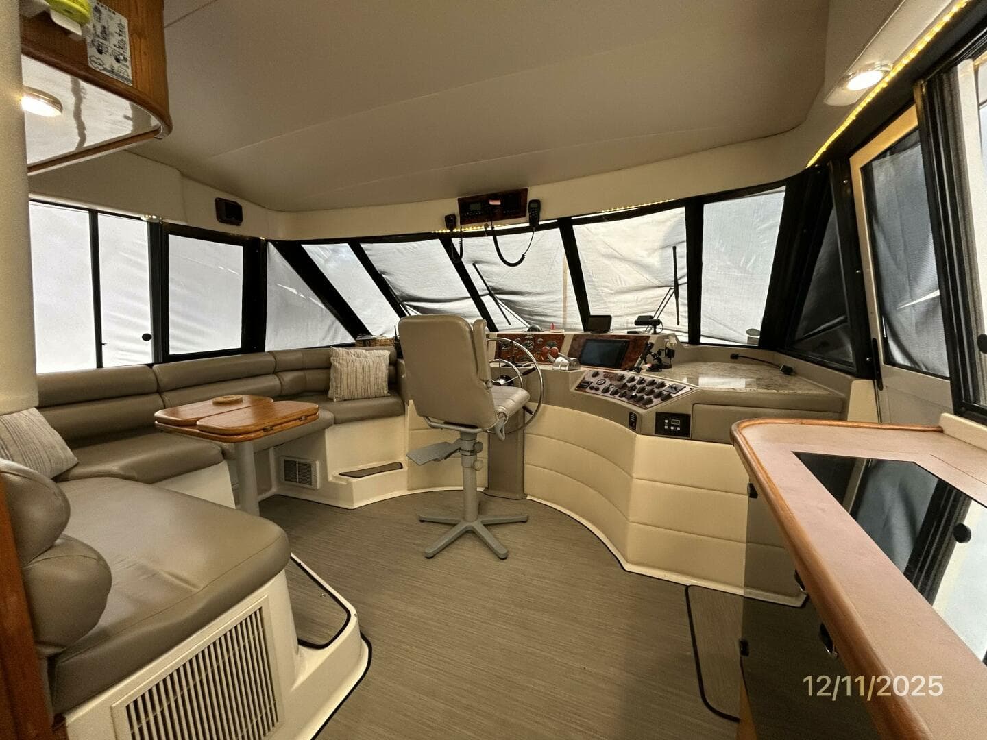 47' Bayliner pilothouse forward