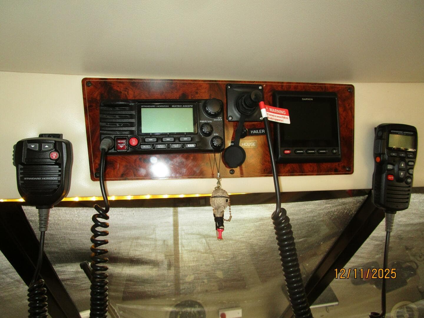 47' Bayliner pilothouse helm overhead electronics