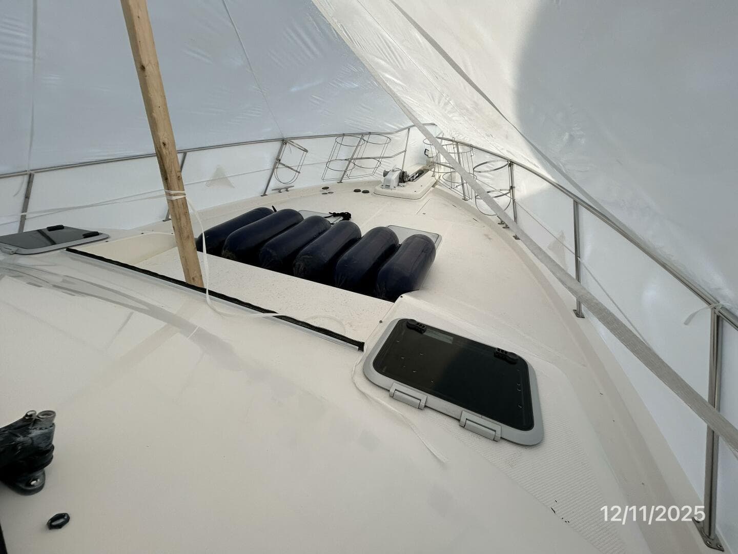 47' Bayliner foredeck1