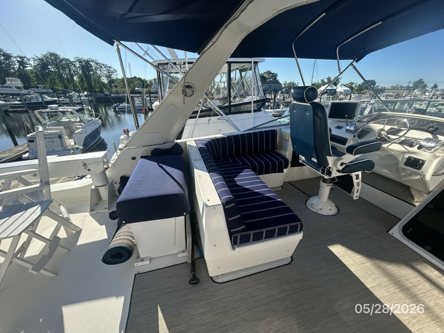 47' Bayliner flybridge port