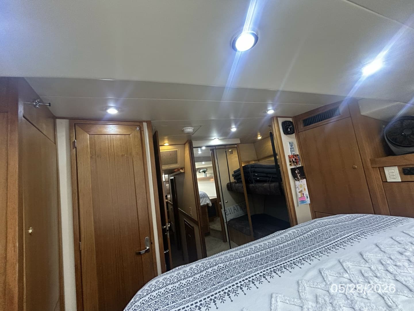47' Bayliner master stateroom aft