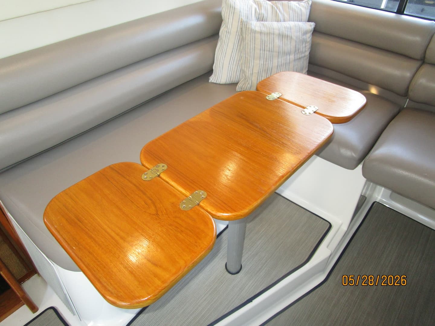 47' Bayliner pilothouse table