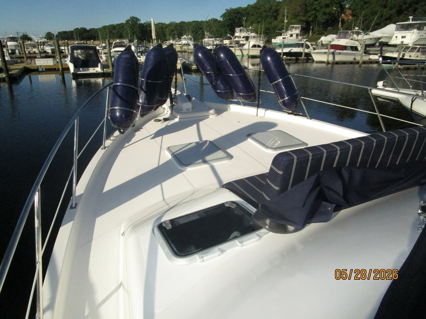 47' Bayliner foredeck1