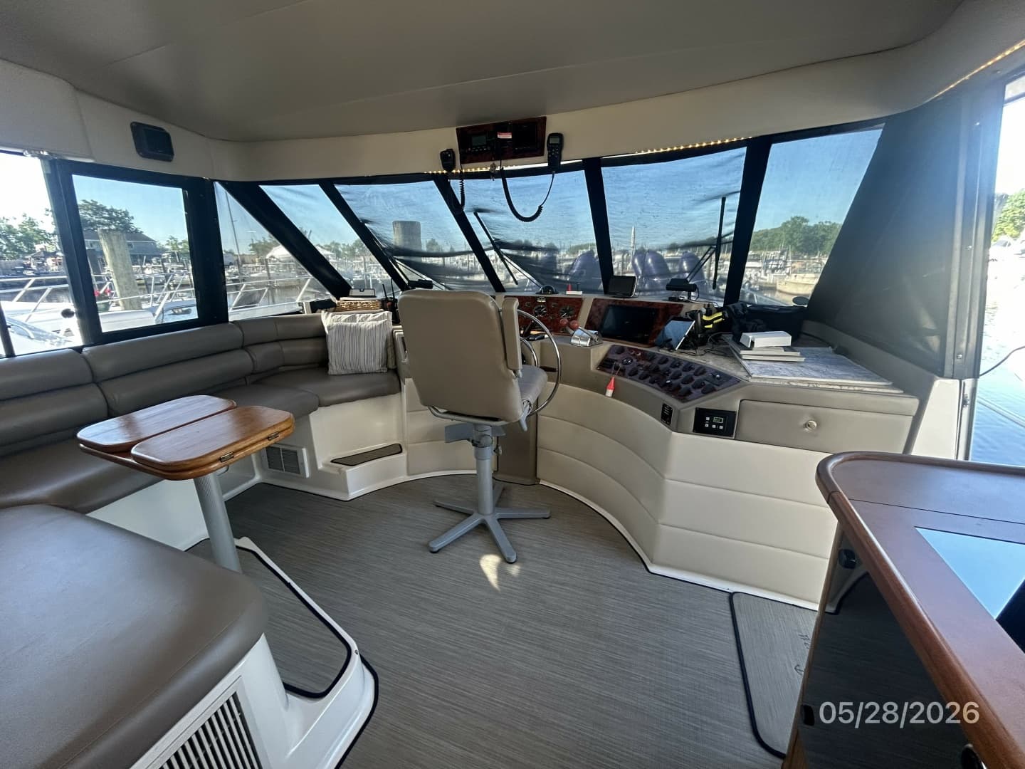 47' Bayliner pilothouse forward
