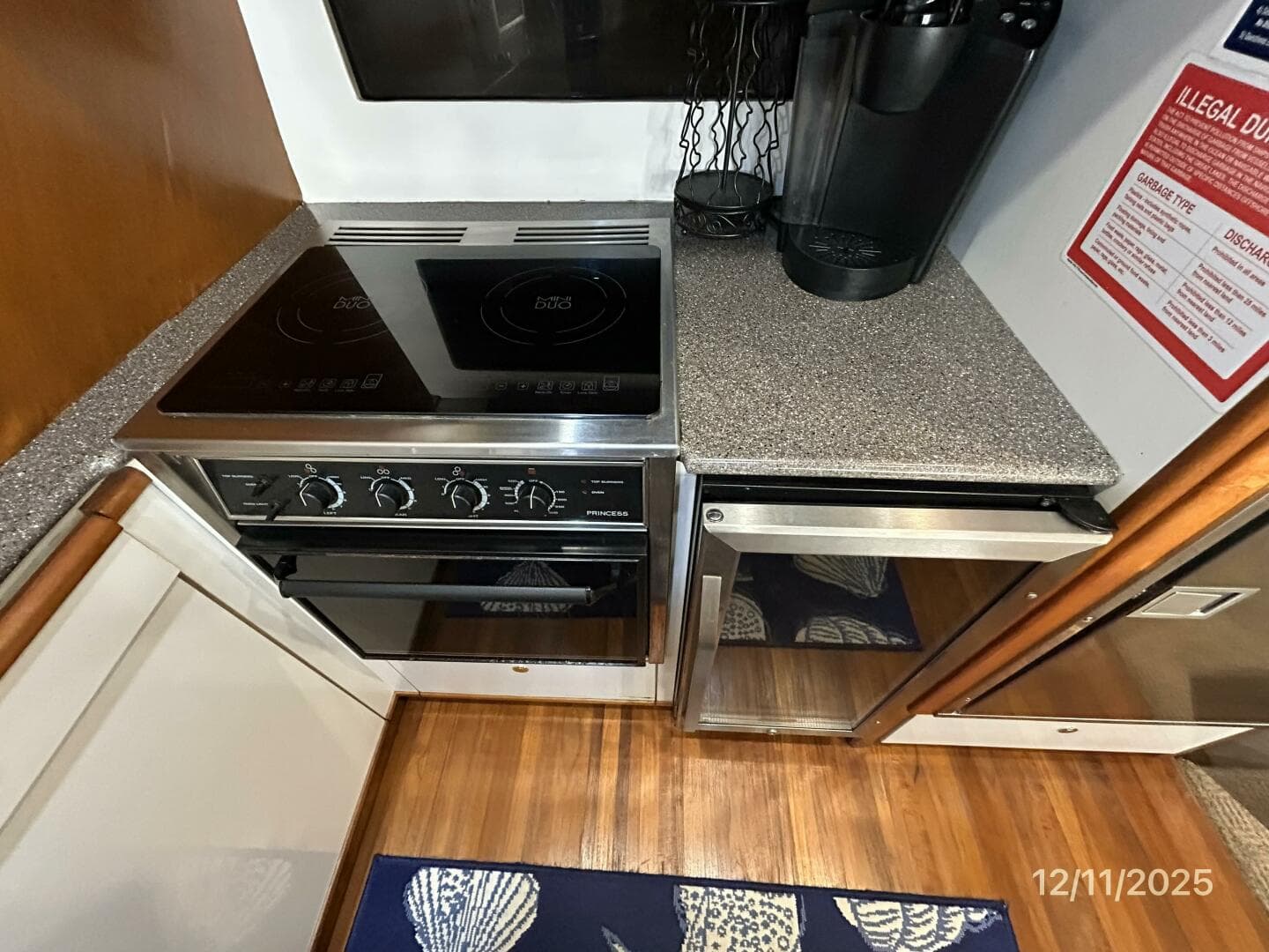 47' Bayliner galley oven