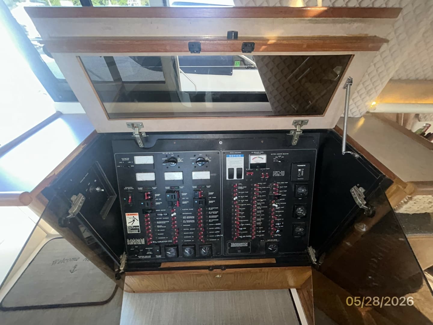 47' Bayliner electrical panel
