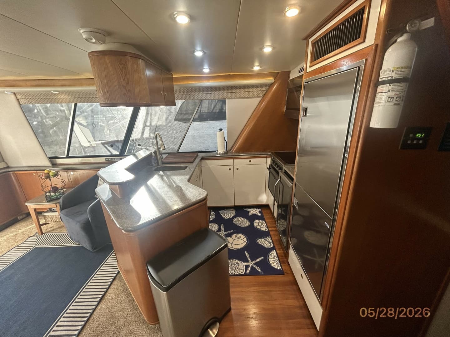 47' Bayliner galley2