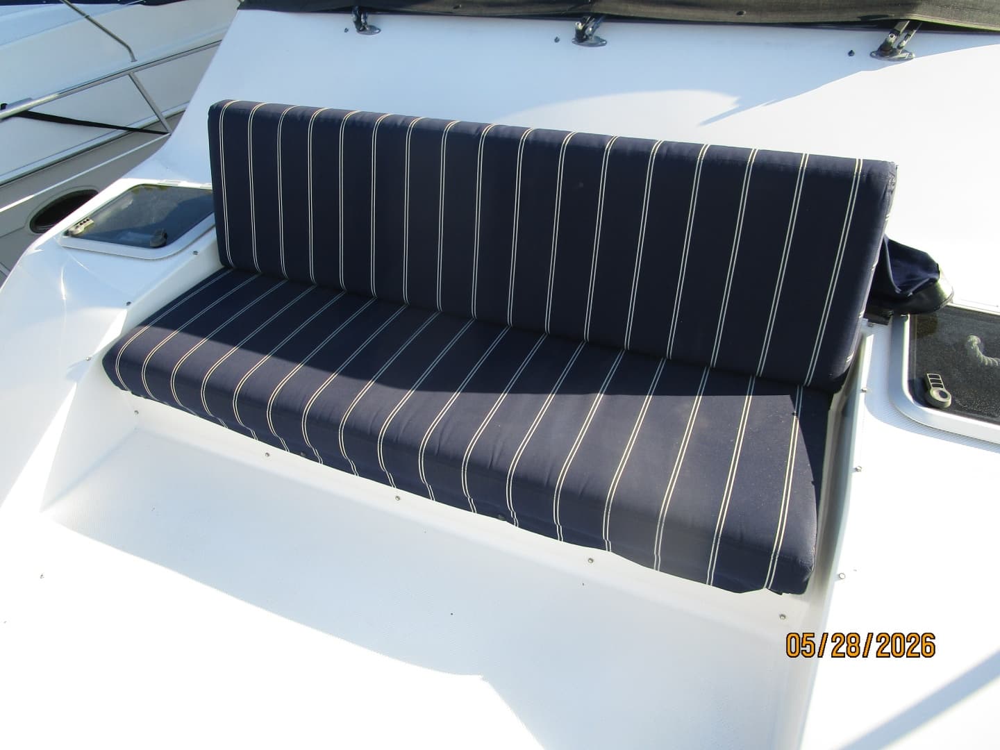 47' Bayliner foredeck benchseat