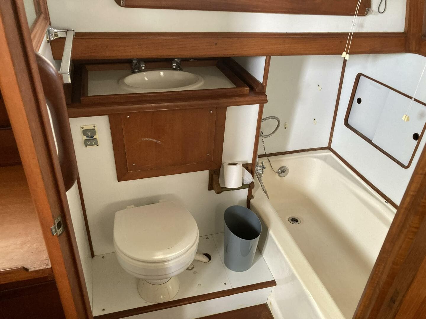 1981 Albin Double Cabin