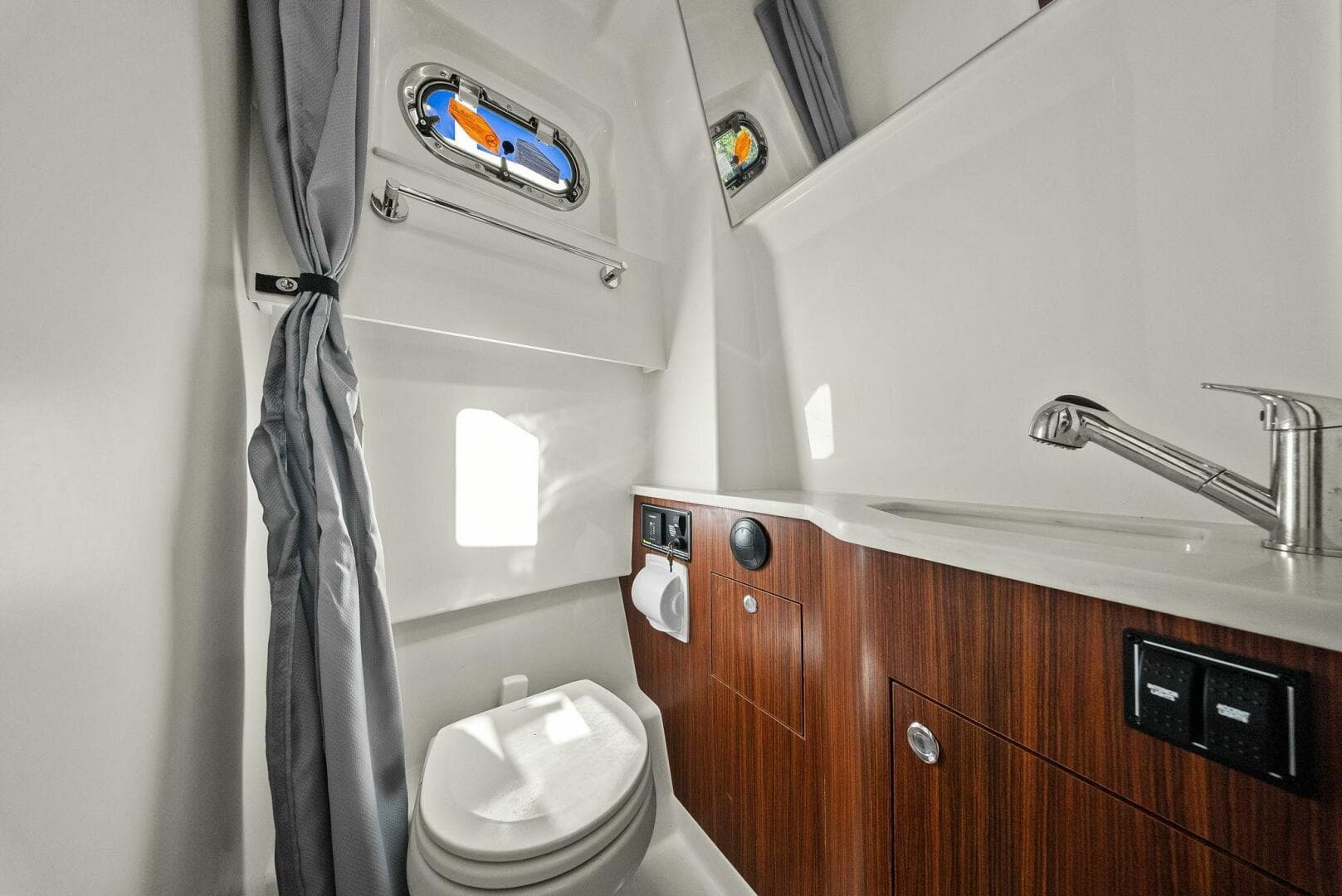 2024 Pursuit S 358 Sport - Head