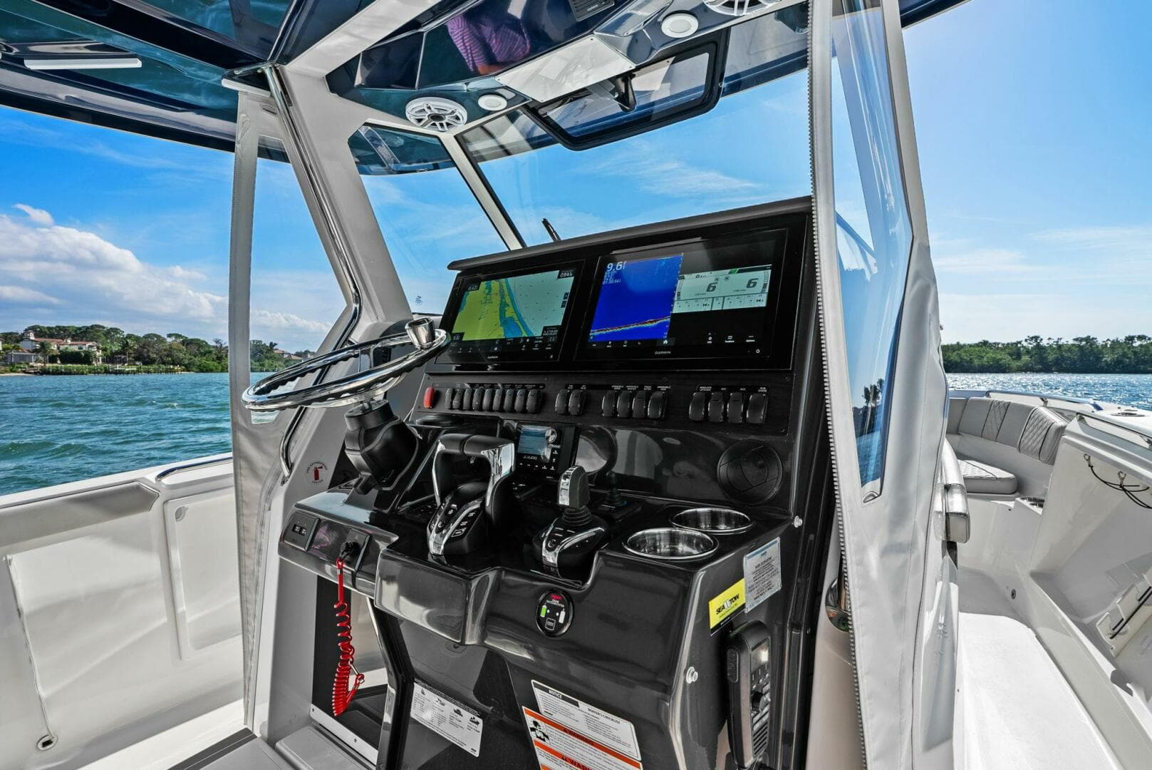 2024 Pursuit S 358 Sport - Helm 