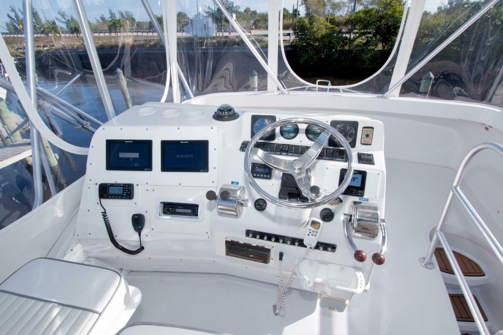 1998 Luhrs 36 Convertible