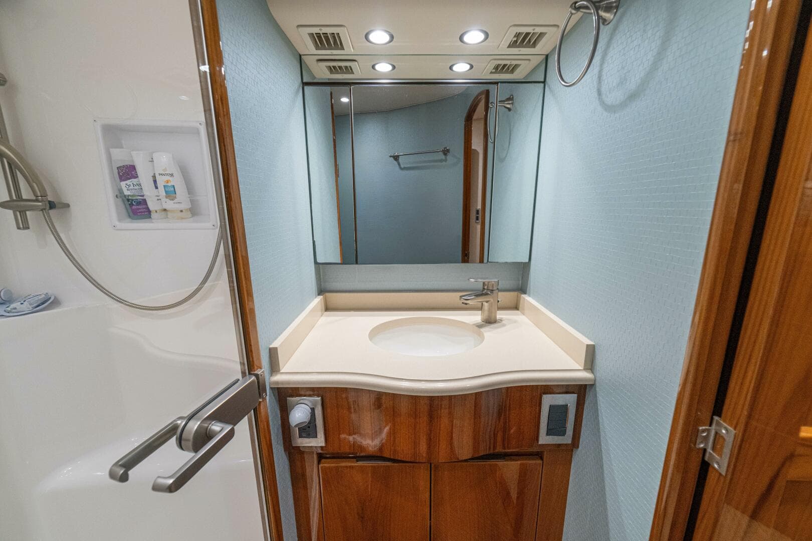 2016 Viking 66 Convertible