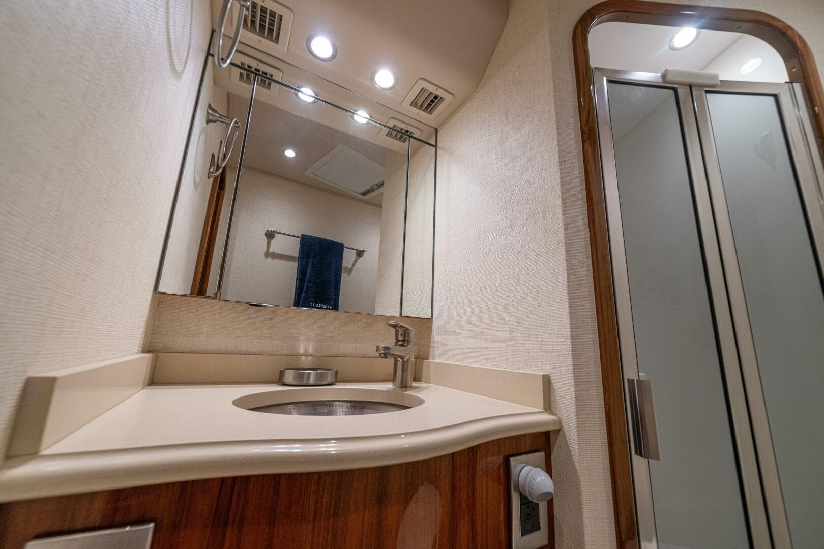 2016 Viking 66 Convertible