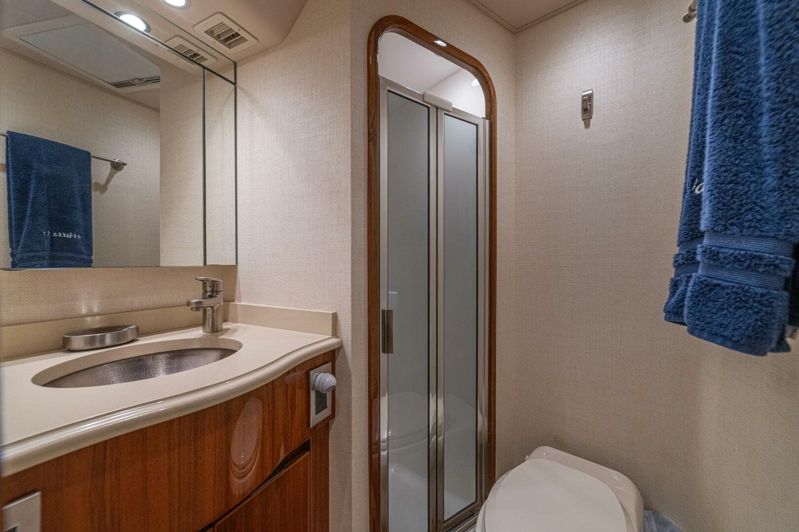 2016 Viking 66 Convertible