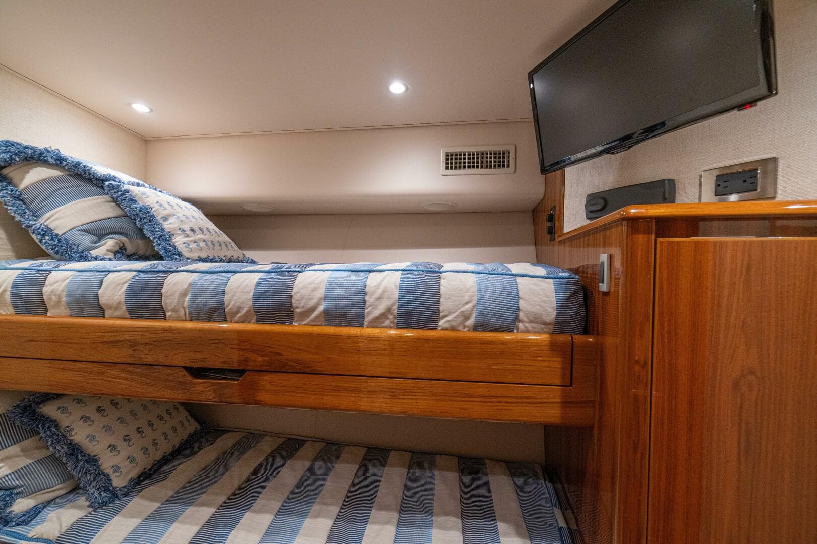 2016 Viking 66 Convertible