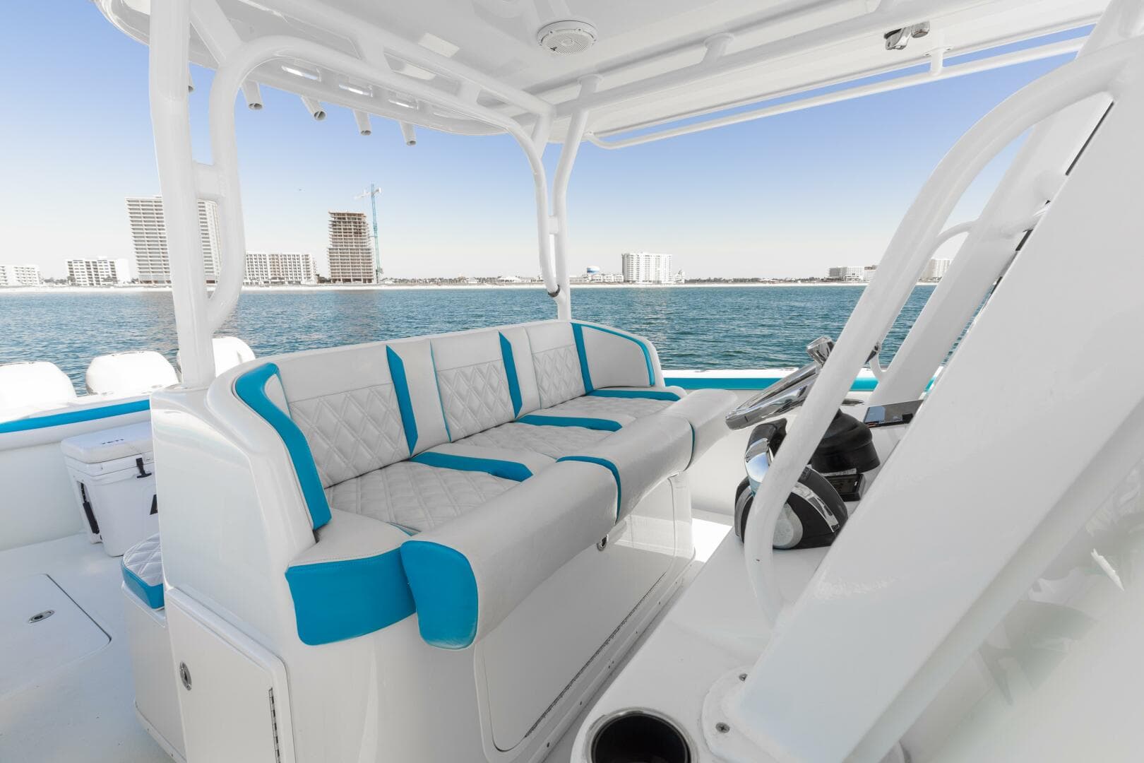 2017 42 Yellowfin Offshore Fins Up Helm Seating