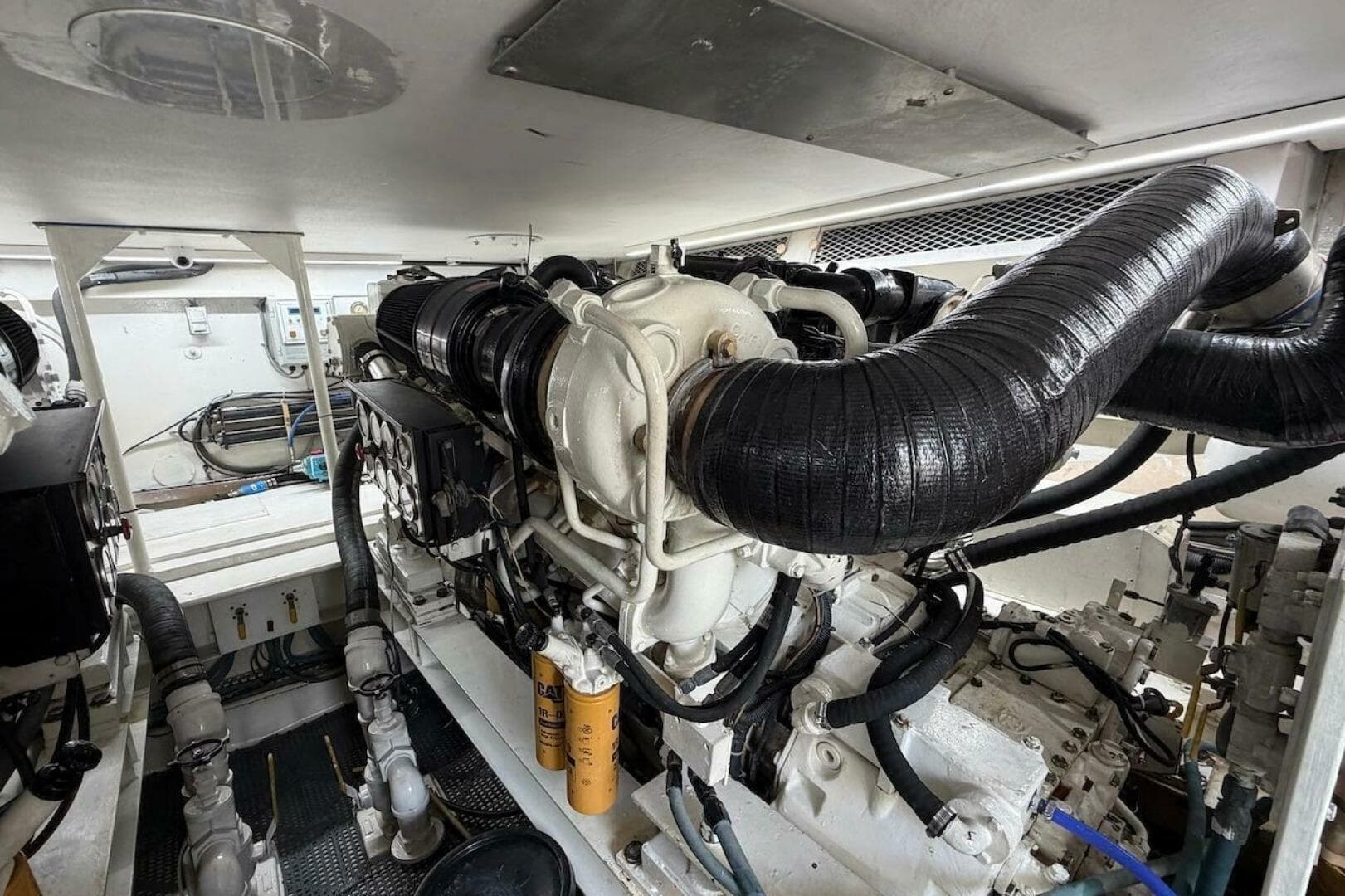 1999 Viking 58 Convertible