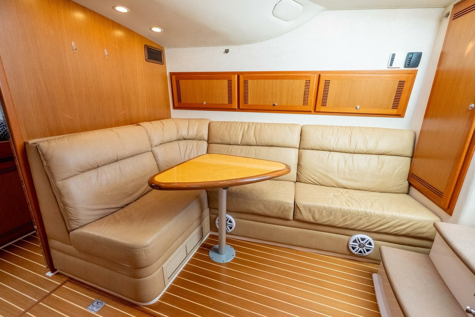 2007 Cabo 40 Express