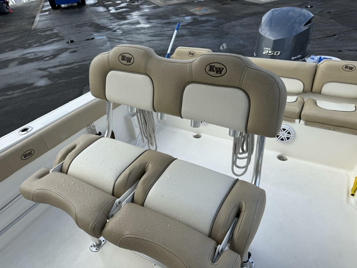 2019 Key West 239 CC Fwd Seating