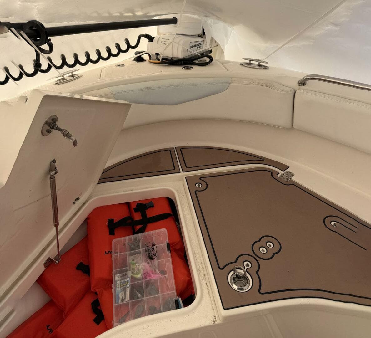 2015 Robalo R222 Center Console