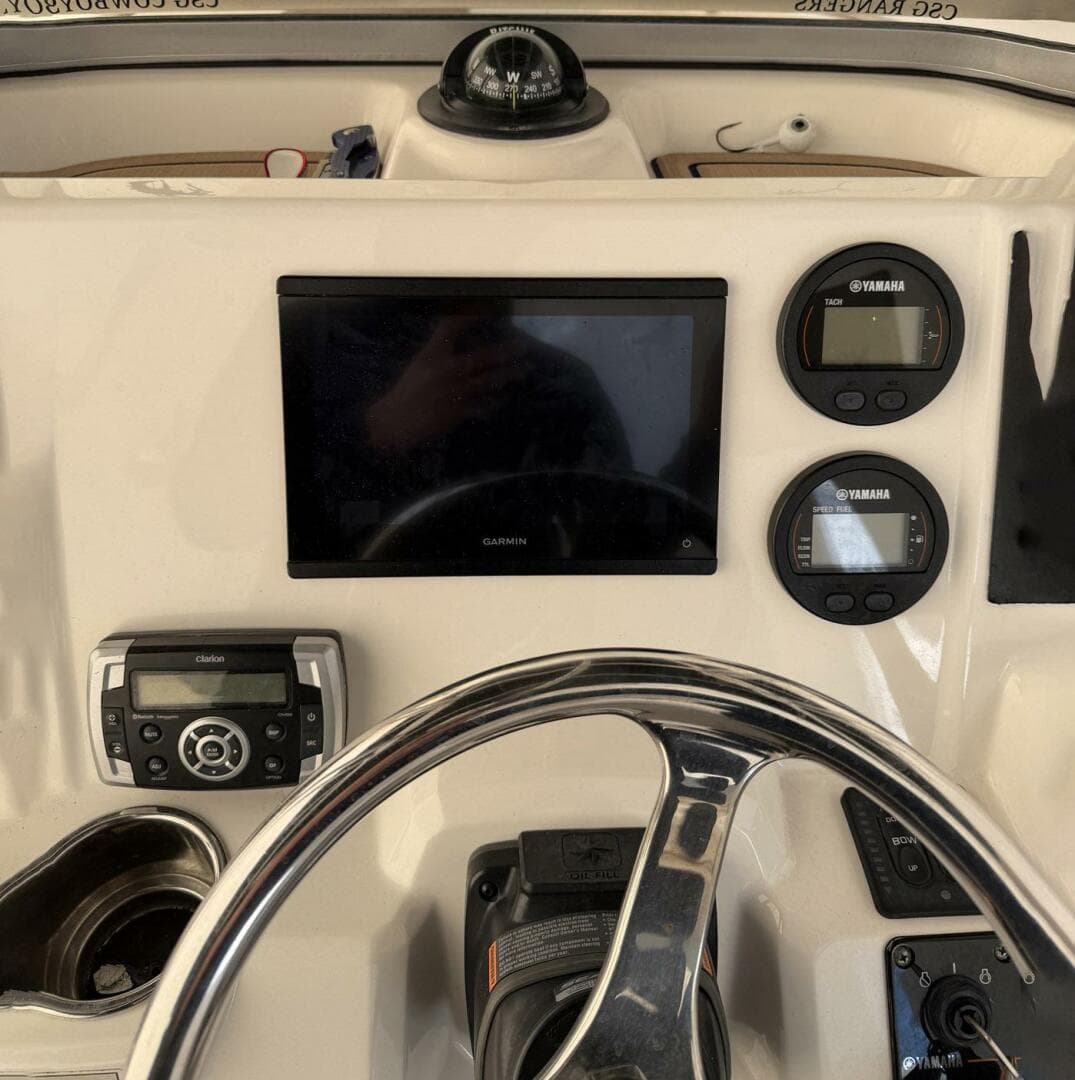 2015 Robalo R222 Center Console