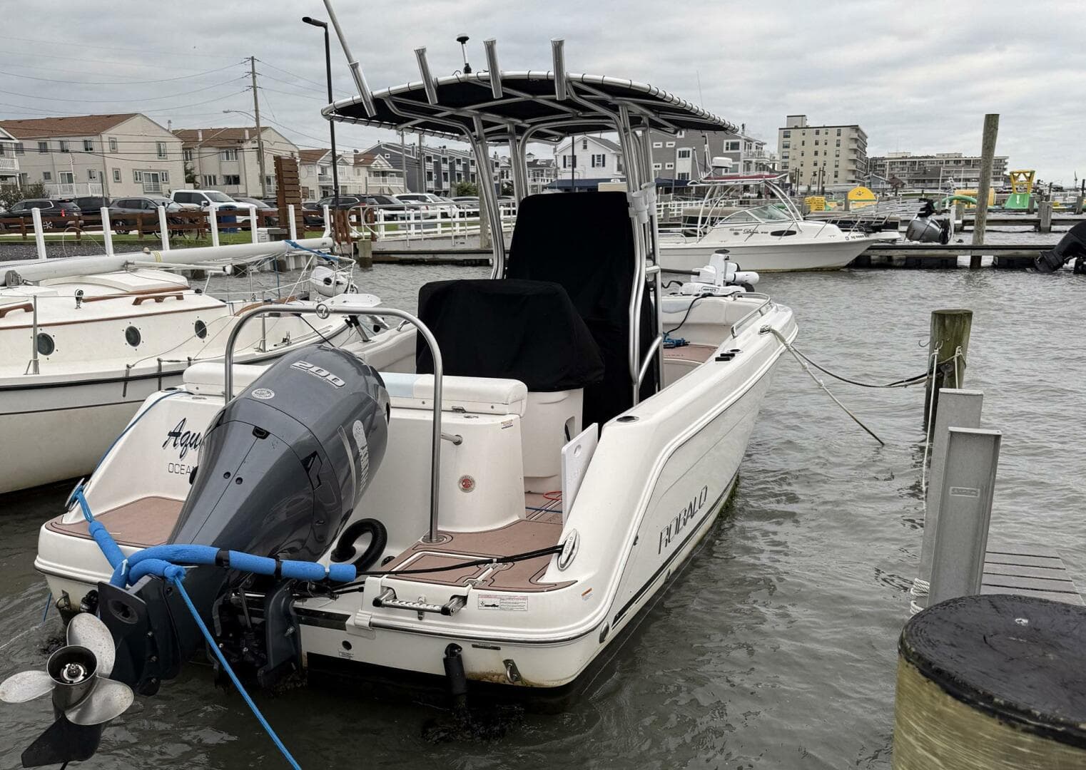2015 Robalo R222 Center Console