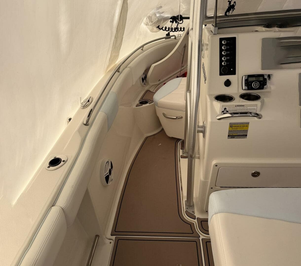 2015 Robalo R222 Center Console