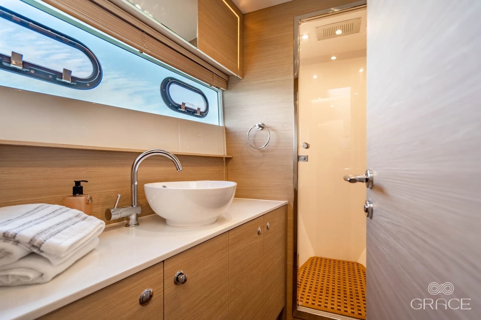 2022 Aquila 54 Yacht