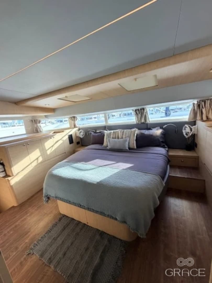 2022 Aquila 54 Yacht