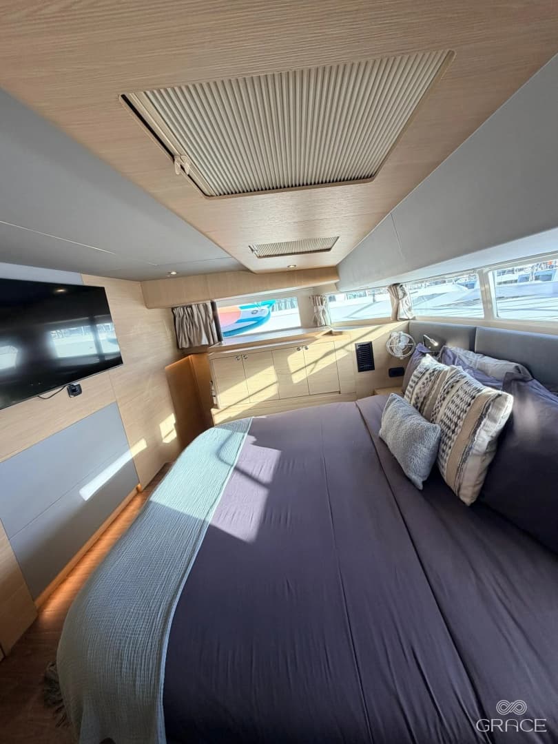 2022 Aquila 54 Yacht