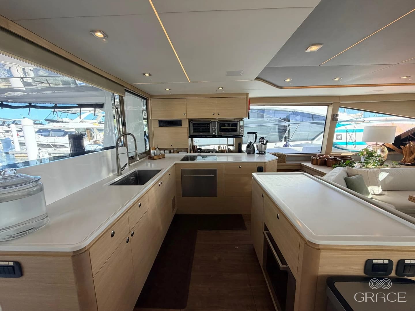 2022 Aquila 54 Yacht