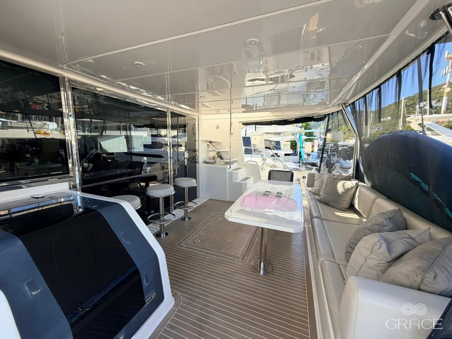 2022 Aquila 54 Yacht