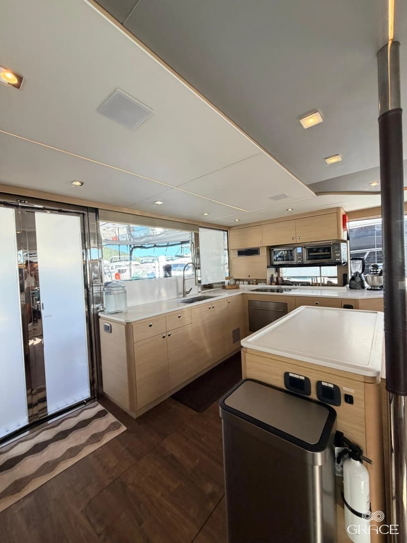 2022 Aquila 54 Yacht