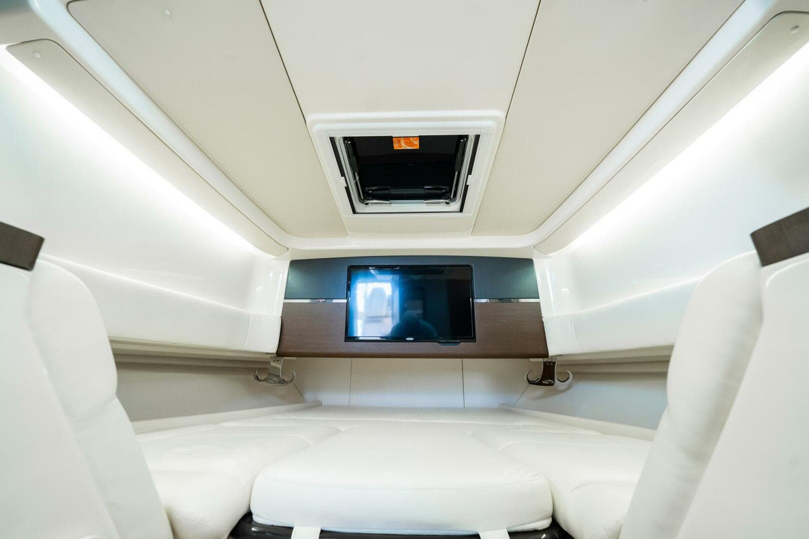 2021 Grady-White Canyon 456