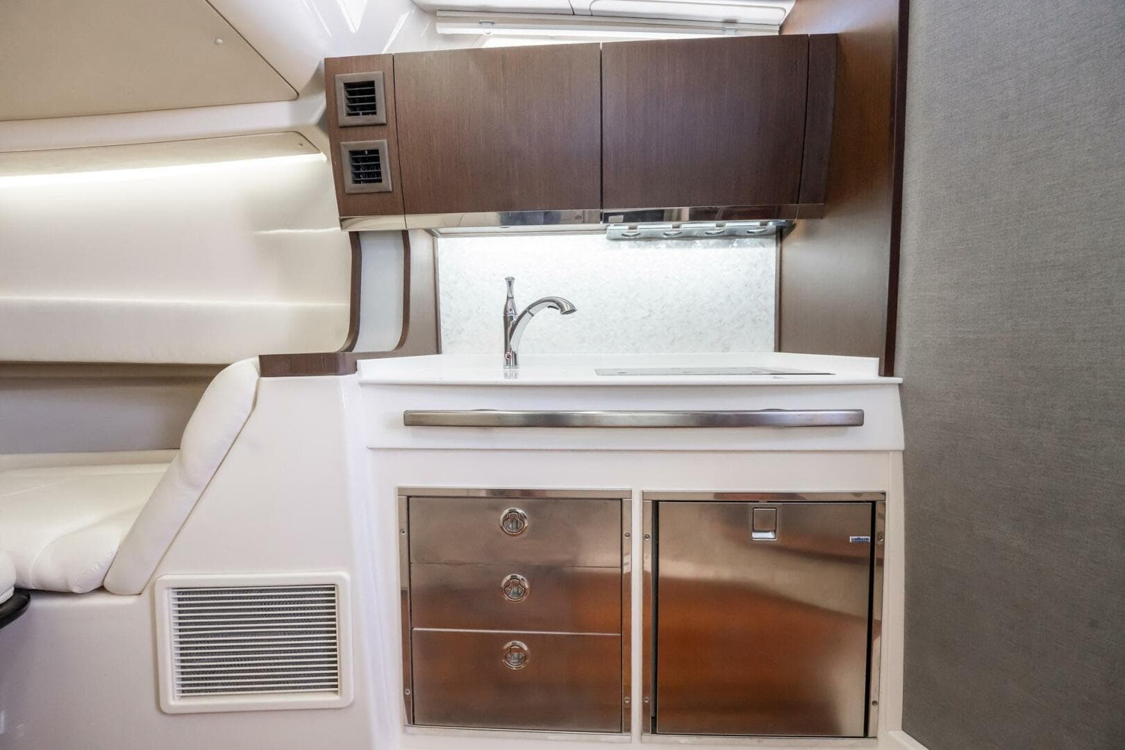 2021 Grady-White Canyon 456