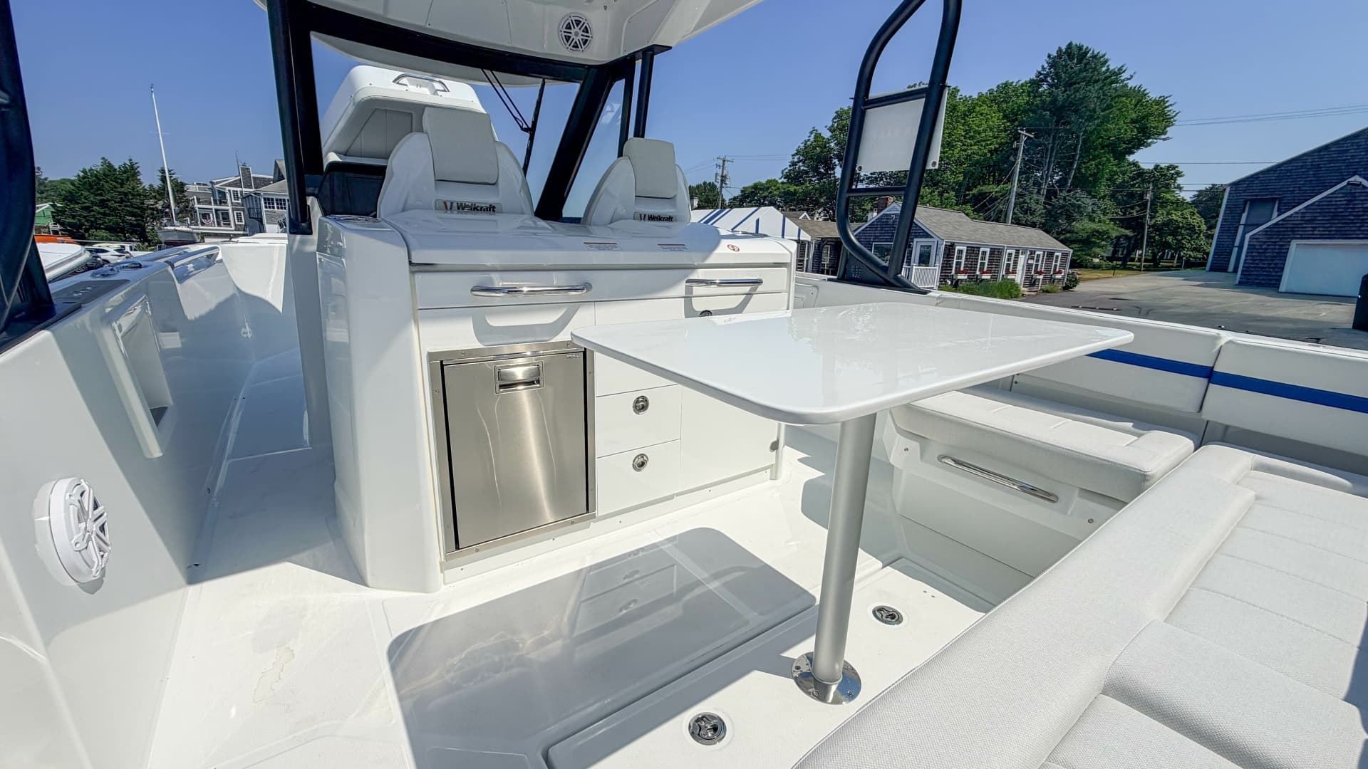 2027 Wellcraft 28 T-Top