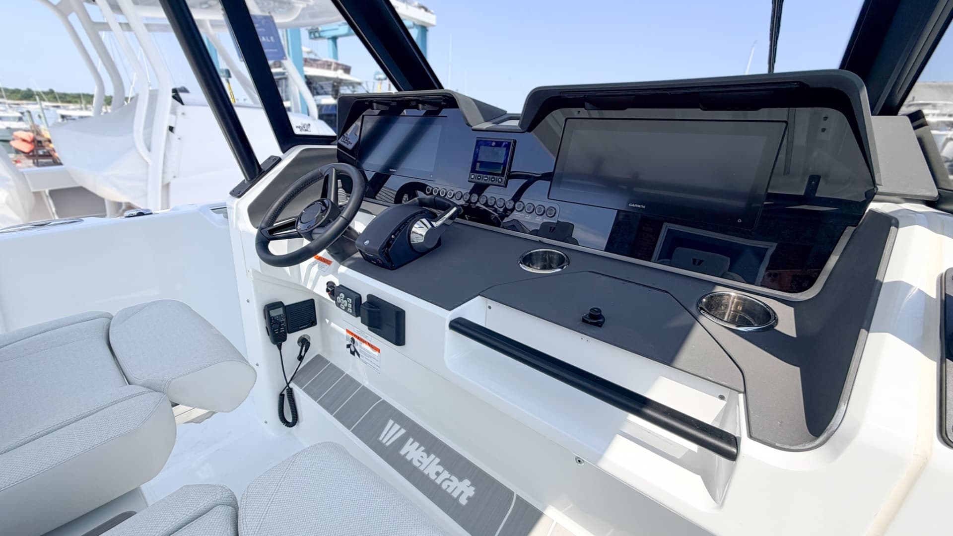 2027 Wellcraft 28 T-Top