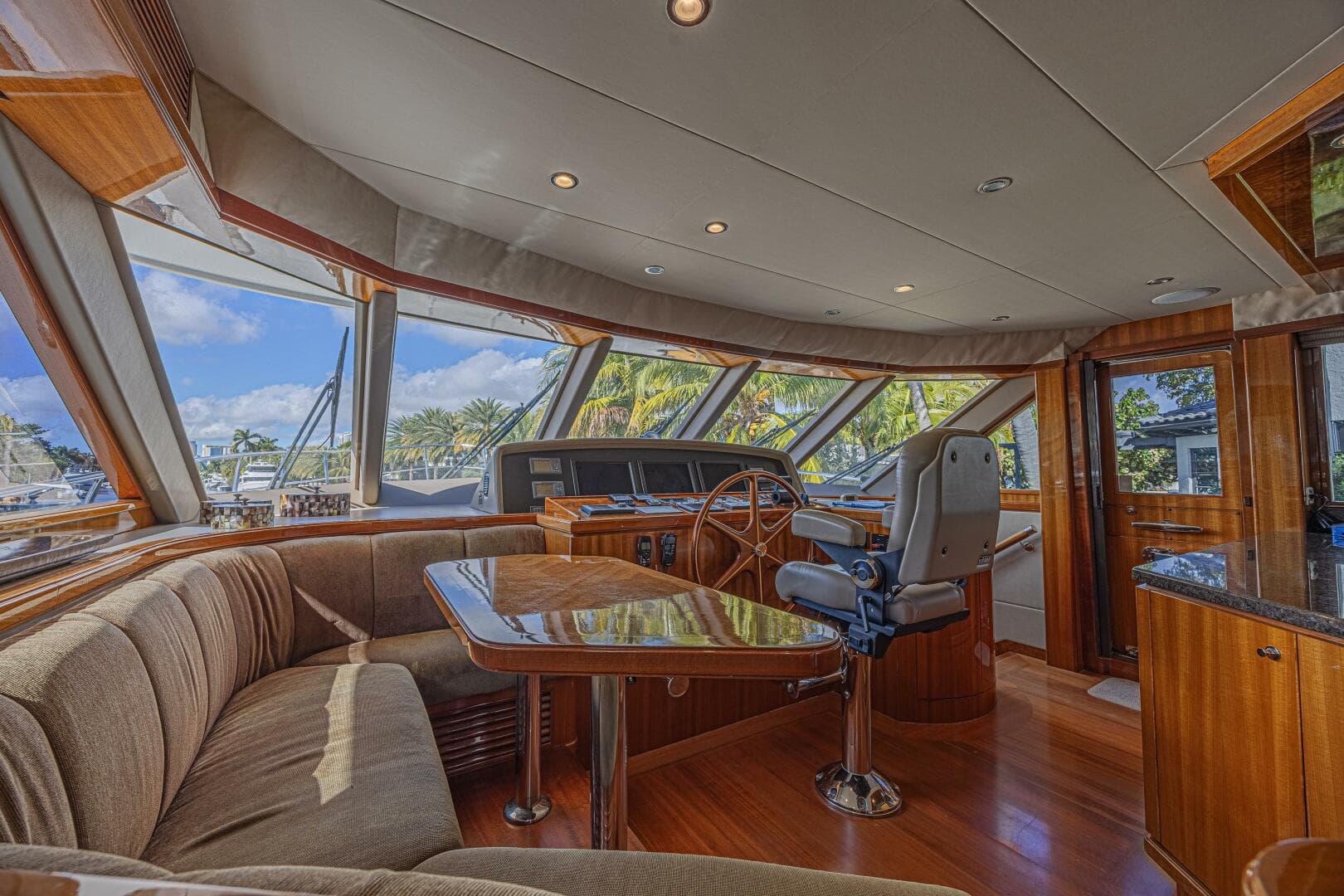 2010 Ocean Alexander 74 Motoryacht