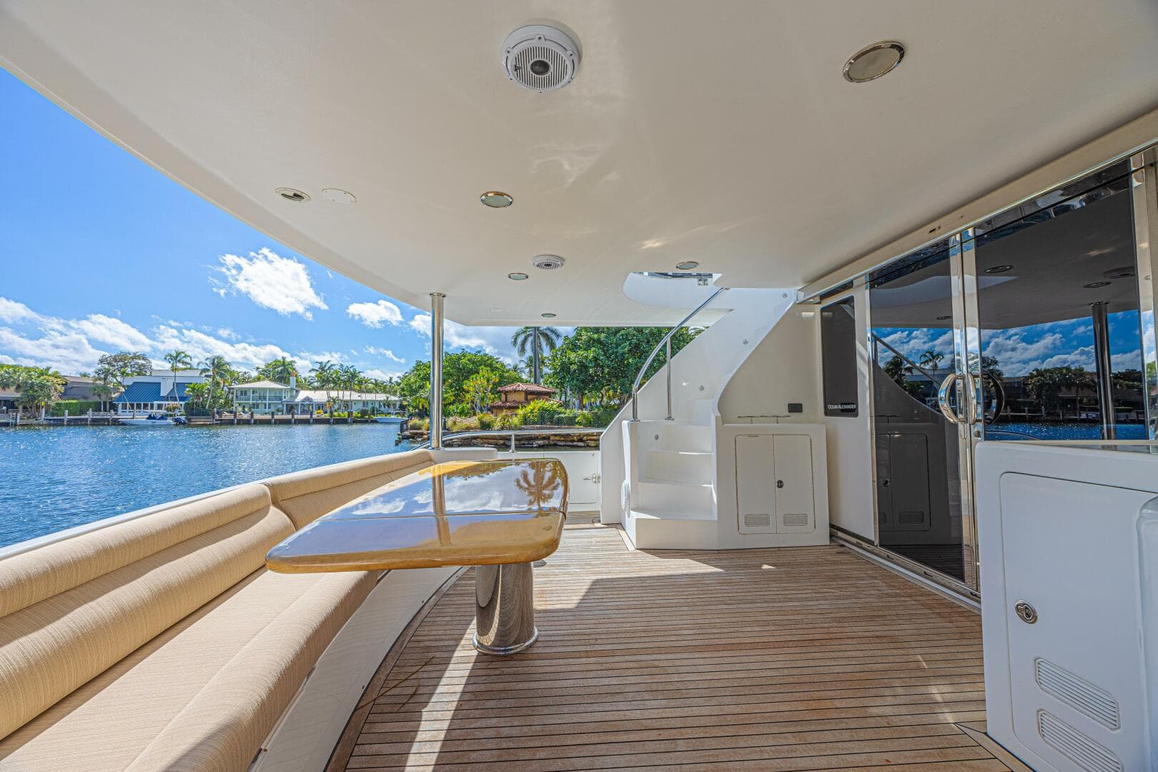 2010 Ocean Alexander 74 Motoryacht