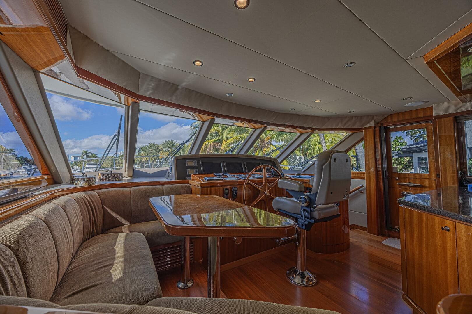 2010 Ocean Alexander 74 Motoryacht