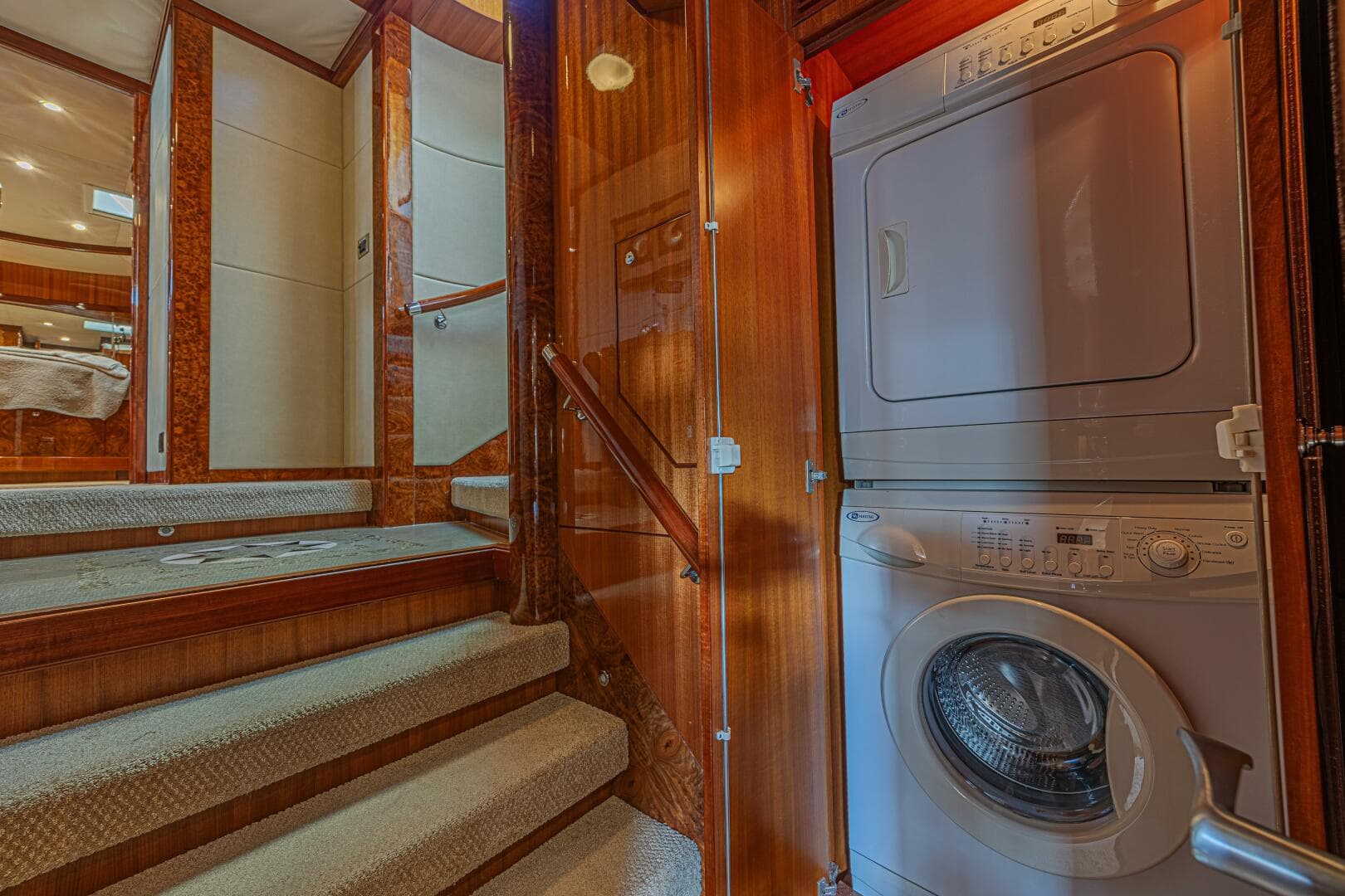 2010 Ocean Alexander 74 Motoryacht