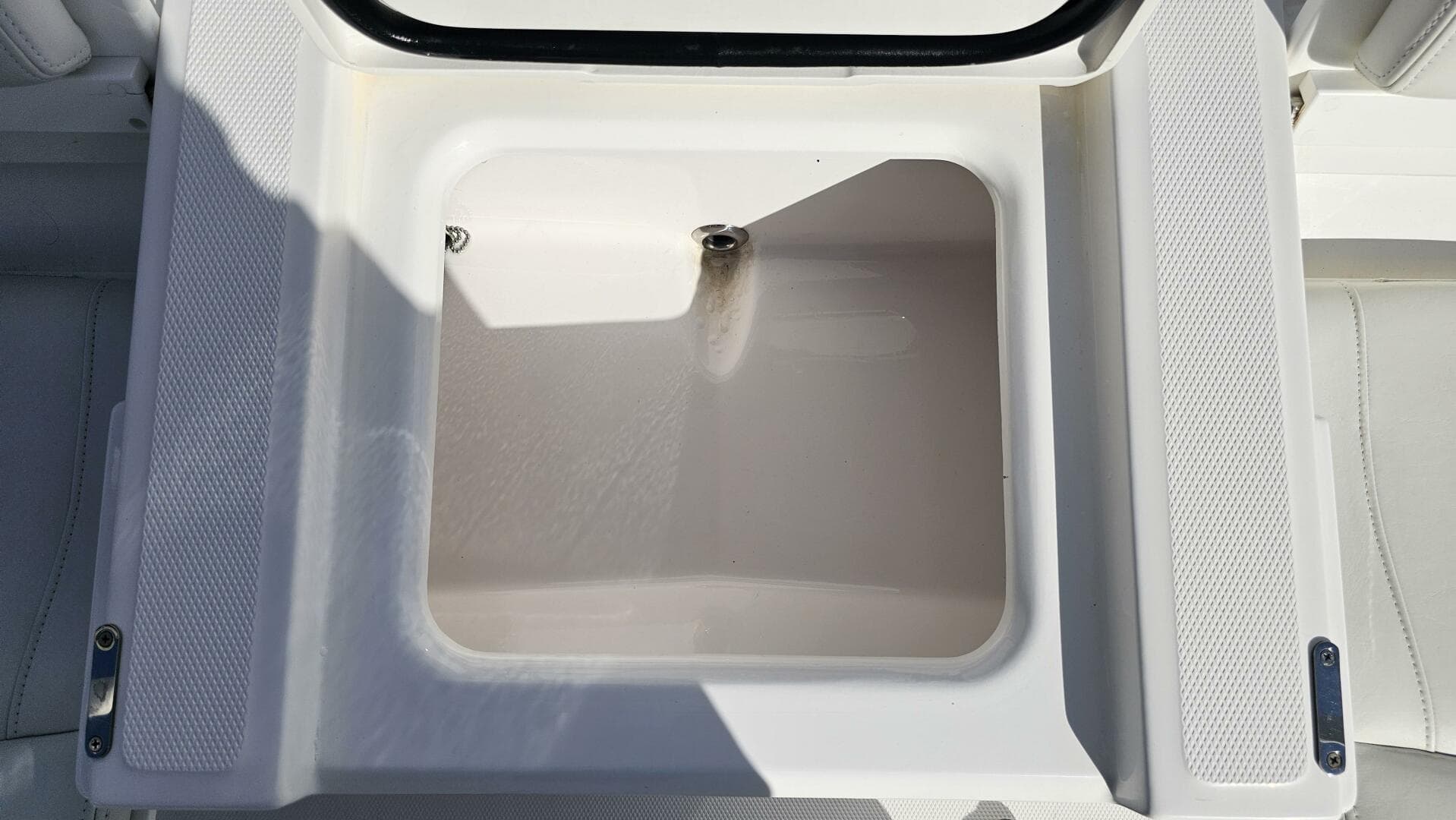 2021 Everglades 273CC