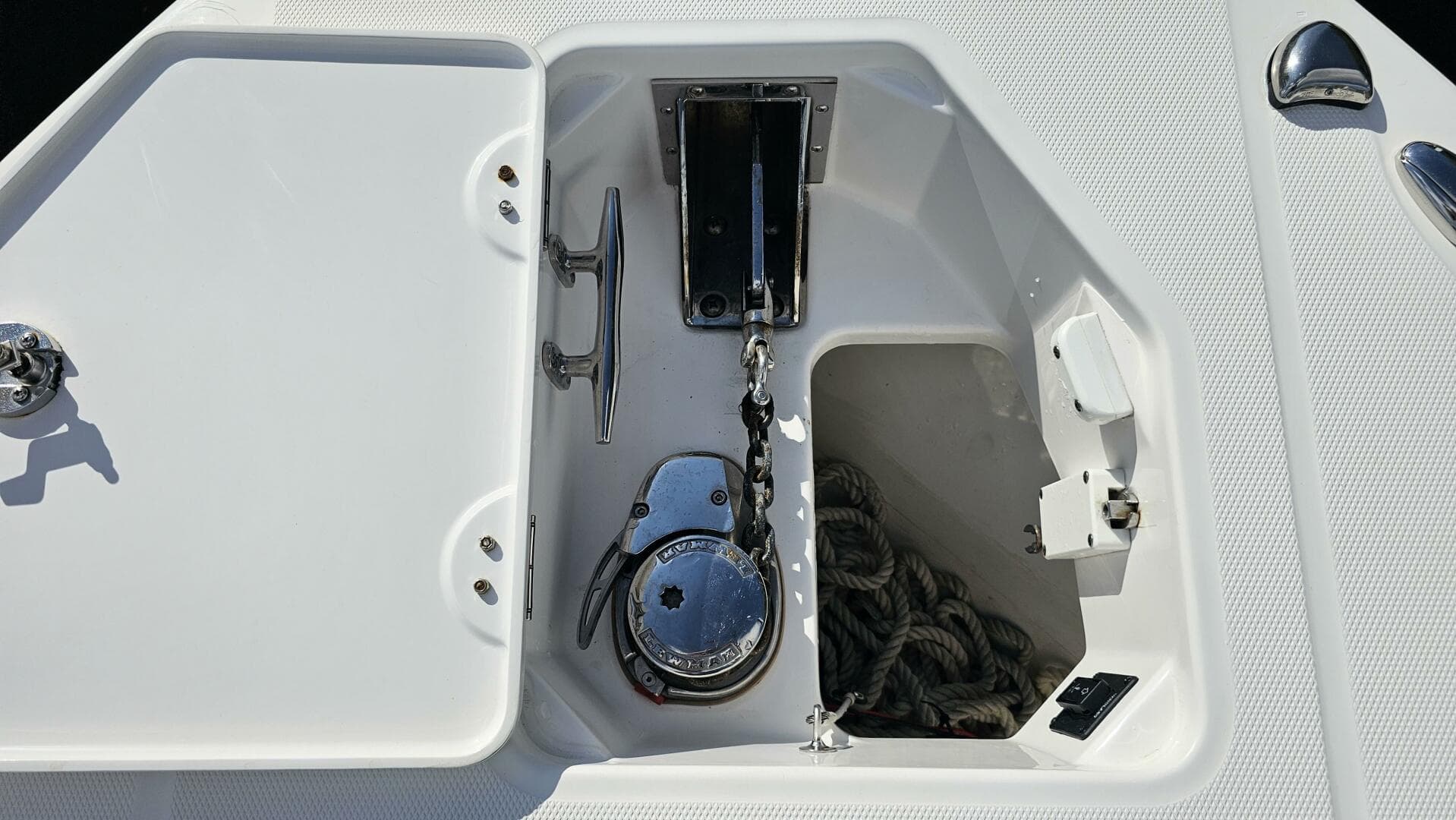 2021 Everglades 273CC