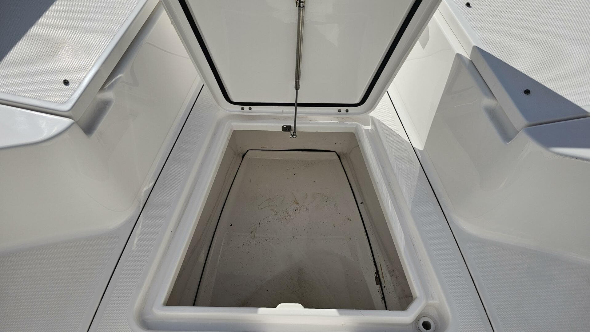 2021 Everglades 273CC