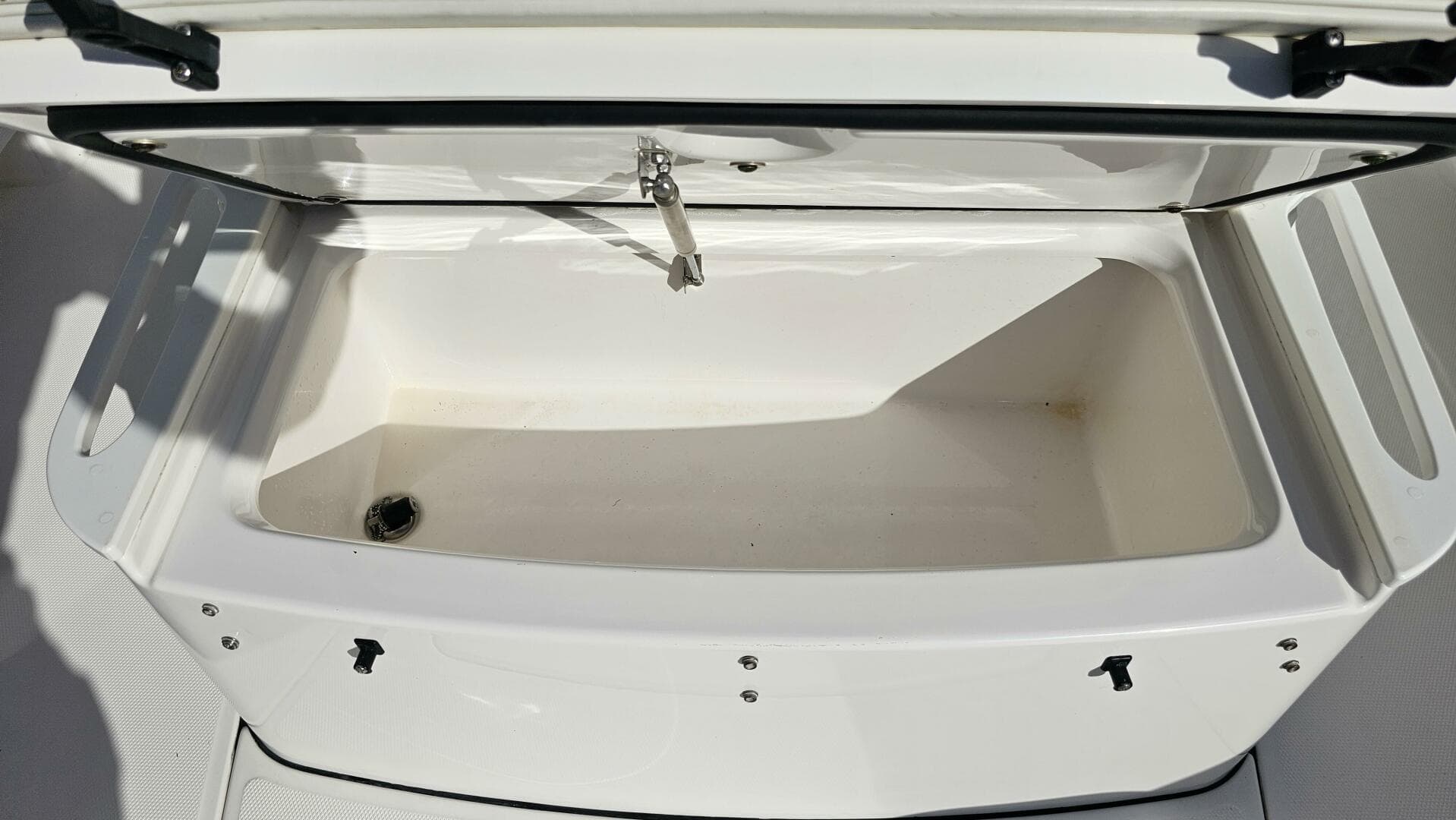 2021 Everglades 273CC