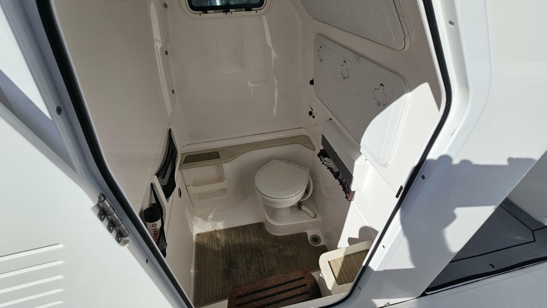 2021 Everglades 273CC