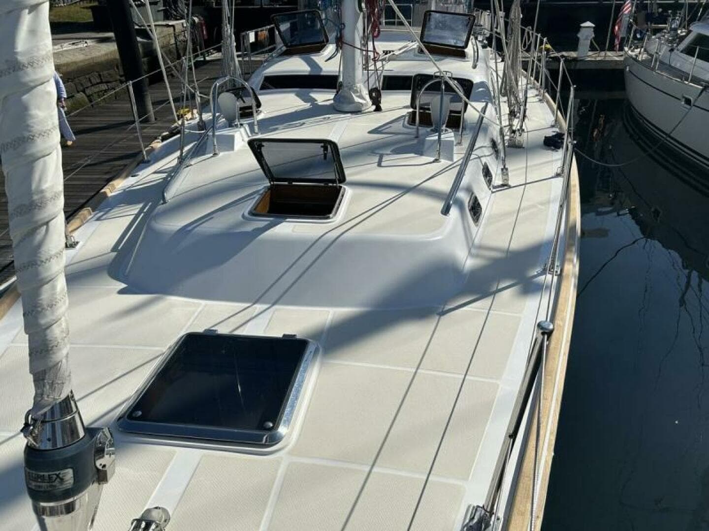 2011 Hylas 70