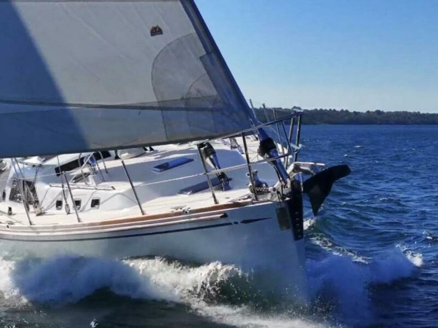2011 Hylas 70