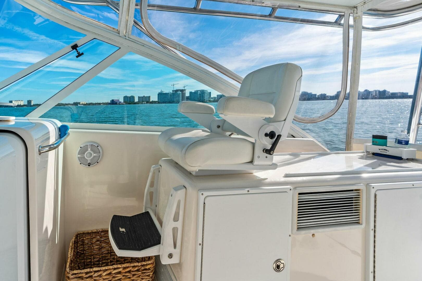 2005 40 Cabo Express - Miss B Halvin